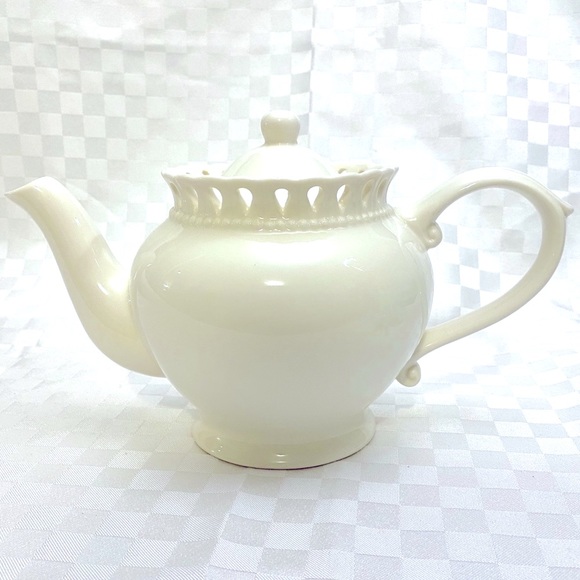 I. Godinger & Co. vintage round ivory teapot - Picture 4 of 10